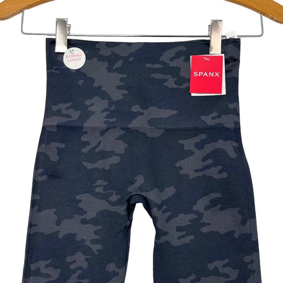 Spanx Cropped Lamn Legging Sz S Black Camo High Waisted Shaping Pull On Stretch - Picture 3 of 9